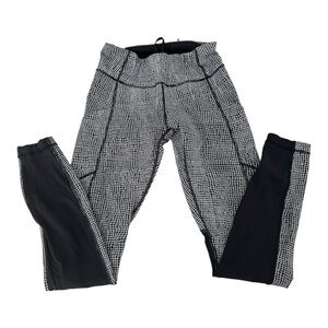 Lululemon pants in great condition. Size 6.